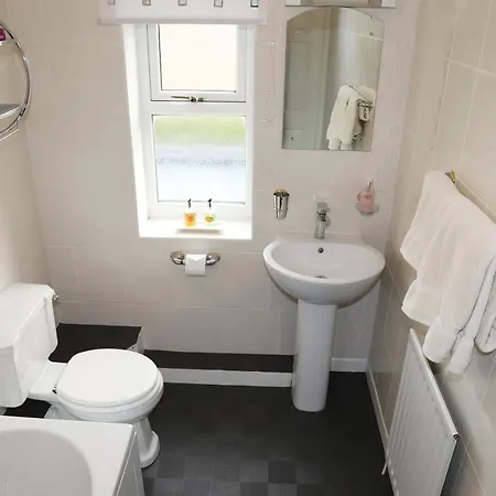 Elmfield House ゲストハウス ベデール