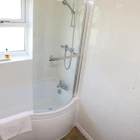 Elmfield House 4*